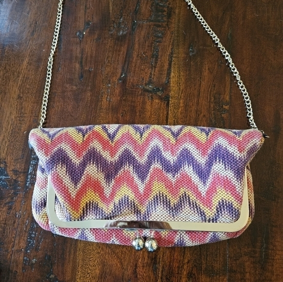 Street level kiss lock closure super fun purse. - Picture 10 of 12